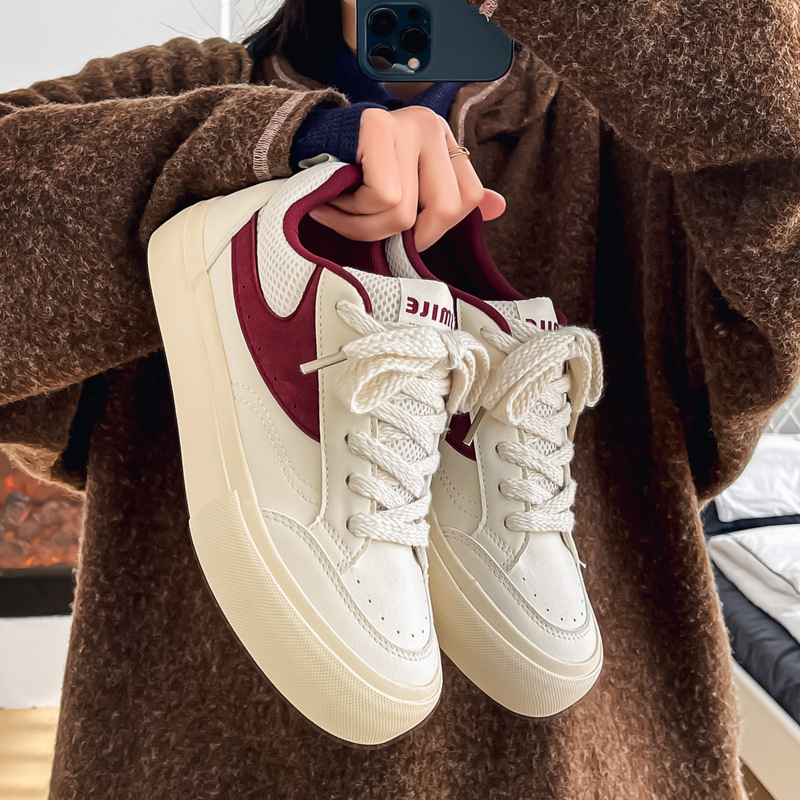 Breathable and Lightweight Sporty Sneakers With Comfort