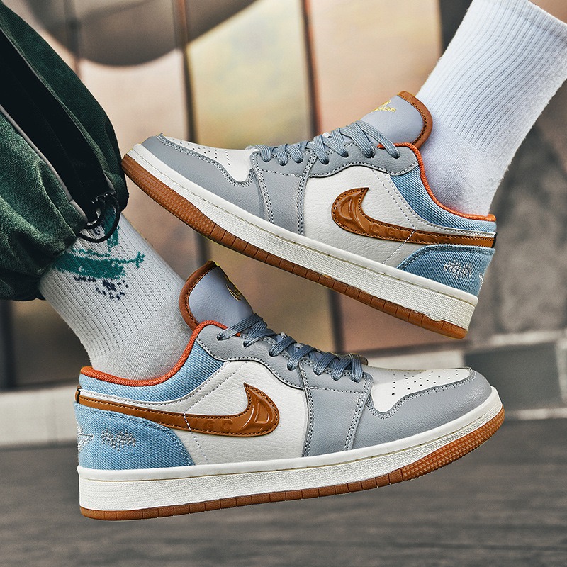 Comfortable Lace Up Low Top Board Sneakers